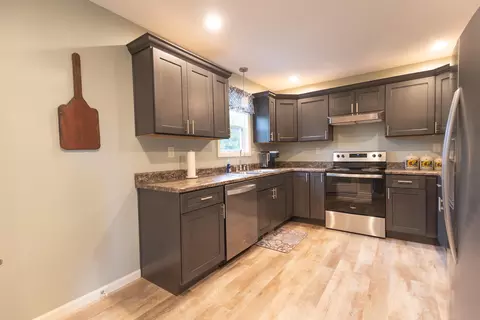 Kitchen - 1362 Highway Cc, Cairo, MO 65239 photo 2 of 2