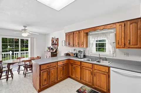 Kitchen - 1924 Lakeview Dr, Fulton, MO 65251 photo 2 of 4