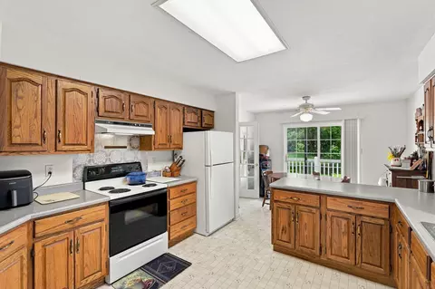 Kitchen - 1924 Lakeview Dr, Fulton, MO 65251 photo 3 of 4