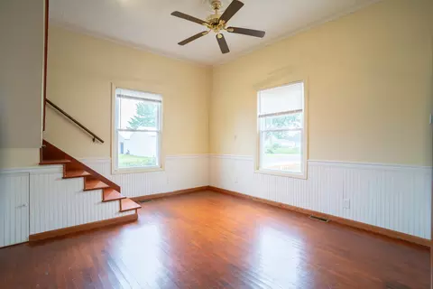 Living - 320 Wisdom St, Moberly, MO 65270 photo 3 of 4