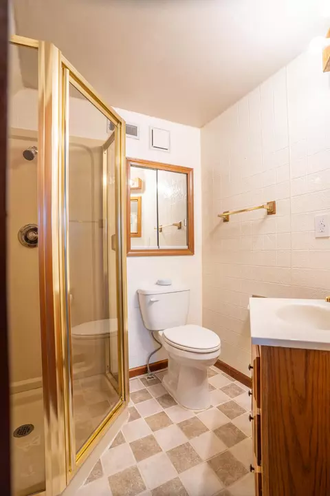 Bath - 320 Wisdom St, Moberly, MO 65270 photo 3 of 3