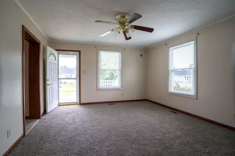 Living - 320 Wisdom St, Moberly, MO 65270 photo 1 of 4