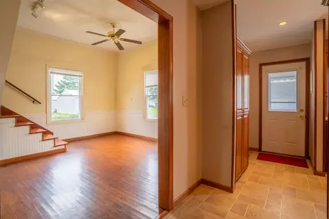 Entry Way - 320 Wisdom St, Moberly, MO 65270 photo 1 of 2
