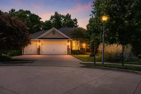 5008 Brookthorn Ct, Columbia, MO 65203