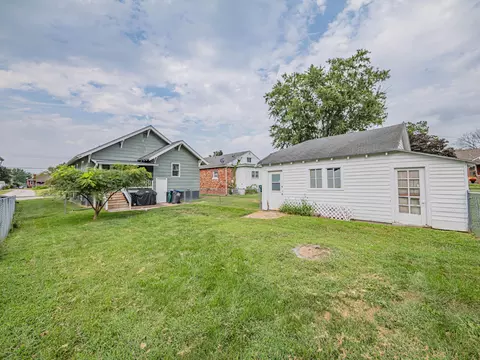 Exterior - 420 E Logan St, Moberly, MO 65270 photo 8 of 11