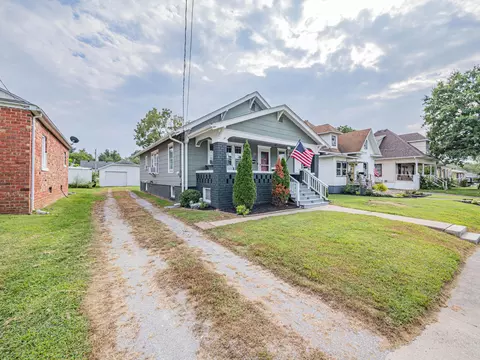 Exterior - 420 E Logan St, Moberly, MO 65270 photo 11 of 11