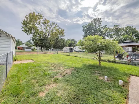 Exterior - 420 E Logan St, Moberly, MO 65270 photo 5 of 11