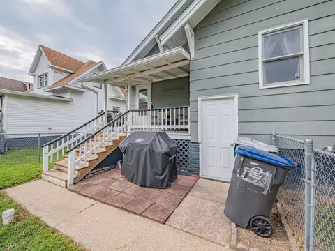 Exterior - 420 E Logan St, Moberly, MO 65270 photo 6 of 11