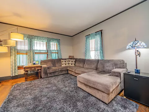 Living - 420 E Logan St, Moberly, MO 65270 photo 3 of 4