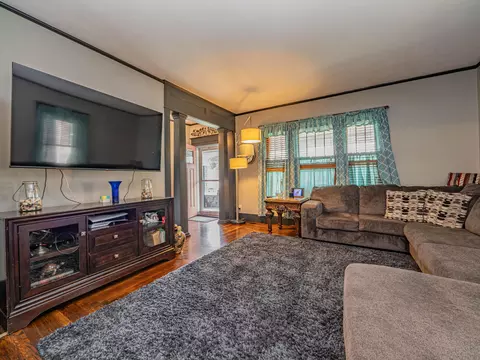 Living - 420 E Logan St, Moberly, MO 65270 photo 1 of 4