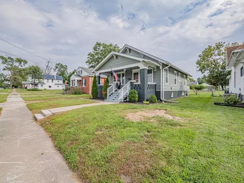 Exterior - 420 E Logan St, Moberly, MO 65270 photo 10 of 11