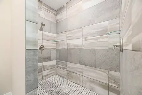 Bath - 6540 Gateway Arch Way, Ashland, MO 65010 photo 3 of 4