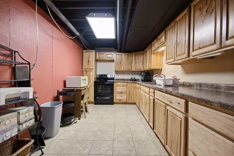Kitchen - 18541 Highway Ff, Mexico, MO 65265 photo 8 of 8