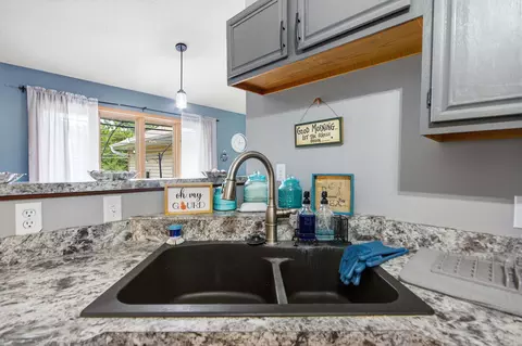 Kitchen - 18541 Highway Ff, Mexico, MO 65265 photo 4 of 8