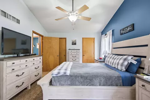 Bedroom - 18541 Highway Ff, Mexico, MO 65265 photo 4 of 10