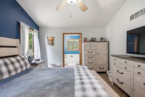 Bedroom - 18541 Highway Ff, Mexico, MO 65265 photo 2 of 10