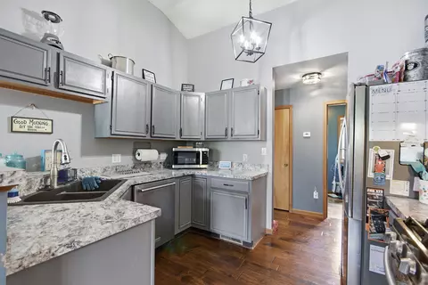 Kitchen - 18541 Highway Ff, Mexico, MO 65265 photo 2 of 8