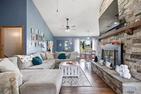 Living - 18541 Highway Ff, Mexico, MO 65265 photo 2 of 4