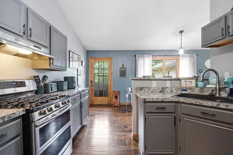 Kitchen - 18541 Highway Ff, Mexico, MO 65265 photo 6 of 8