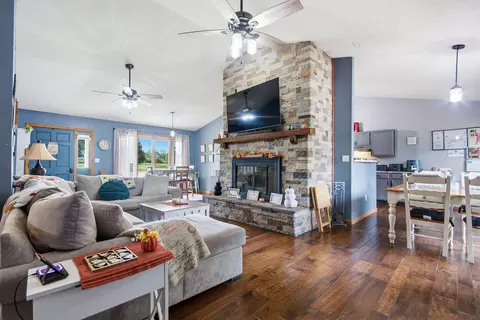 Living - 18541 Highway Ff, Mexico, MO 65265 photo 4 of 4
