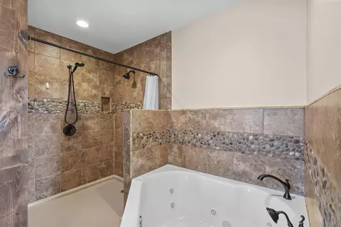 Bath - 3770 Ee G Rd, Sturgeon, MO 65284 photo 3 of 7
