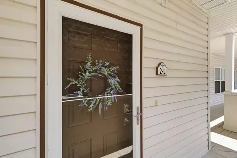 Exterior - 100 Trinity Pointe Dr #2L, Camdenton, MO 65020 photo 4 of 7