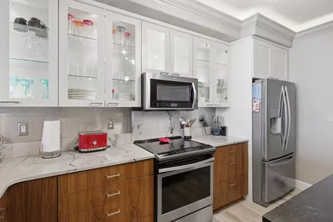 Kitchen - 100 Trinity Pointe Dr #2L, Camdenton, MO 65020 photo 2 of 3