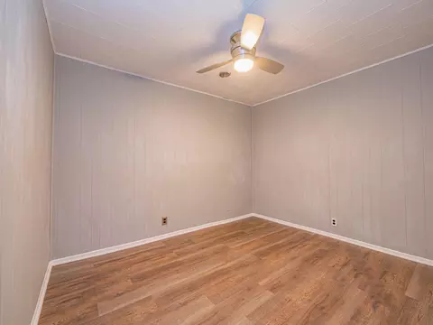 Bedroom - 101 Lakeview Dr, Glasgow, MO 65254 photo 8 of 8