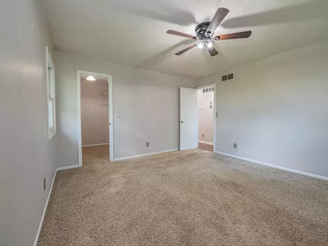 Bedroom - 101 Lakeview Dr, Glasgow, MO 65254 photo 3 of 8