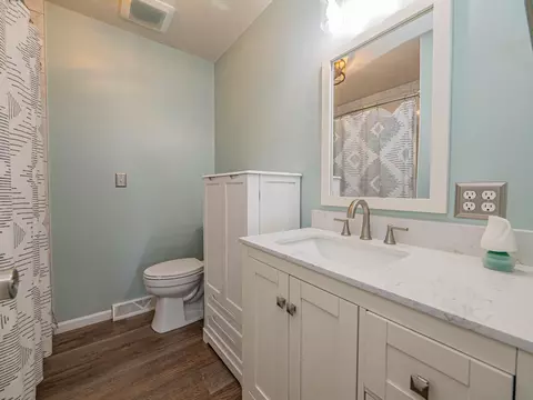 Bath - 101 Lakeview Dr, Glasgow, MO 65254 photo 3 of 3