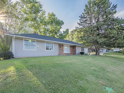 Exterior - 101 Lakeview Dr, Glasgow, MO 65254 photo 4 of 9