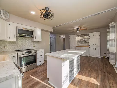 Kitchen - 101 Lakeview Dr, Glasgow, MO 65254 photo 4 of 4