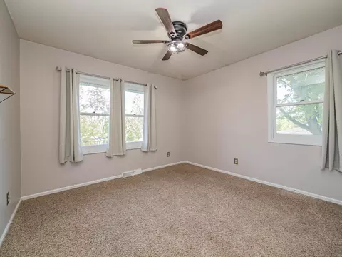 Bedroom - 101 Lakeview Dr, Glasgow, MO 65254 photo 4 of 8