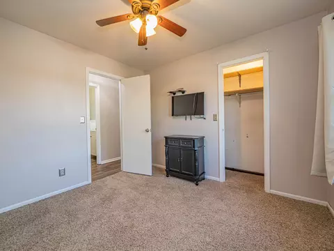 Bedroom - 101 Lakeview Dr, Glasgow, MO 65254 photo 7 of 8