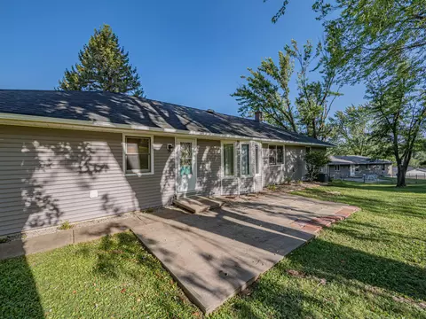 Exterior - 101 Lakeview Dr, Glasgow, MO 65254 photo 3 of 9