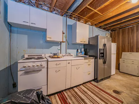 Kitchen - 101 Lakeview Dr, Glasgow, MO 65254 photo 1 of 4