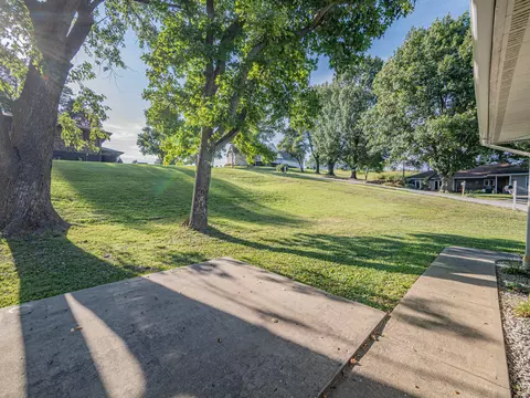 Exterior - 101 Lakeview Dr, Glasgow, MO 65254 photo 7 of 9