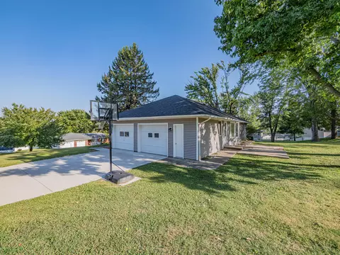 Exterior - 101 Lakeview Dr, Glasgow, MO 65254 photo 8 of 9