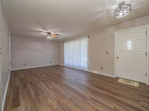Living - 101 Lakeview Dr, Glasgow, MO 65254 photo 1 of 5