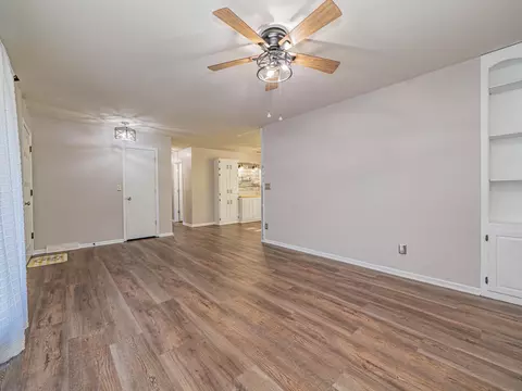 Living - 101 Lakeview Dr, Glasgow, MO 65254 photo 2 of 5