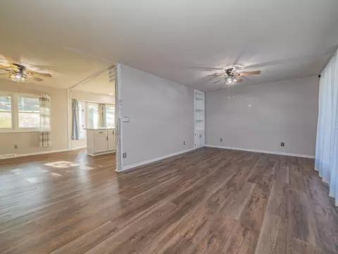 Living - 101 Lakeview Dr, Glasgow, MO 65254 photo 3 of 5
