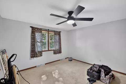 Bedroom - 3900 E Graybill Rd, Sturgeon, MO 65284 photo 3 of 6