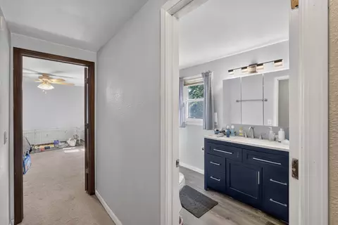 Entry Way - 3900 E Graybill Rd, Sturgeon, MO 65284 photo 2 of 2