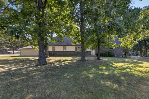 Exterior - 3900 E Graybill Rd, Sturgeon, MO 65284 photo 2 of 11