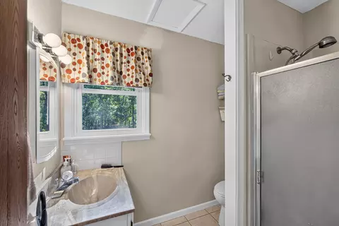 Bath - 3900 E Graybill Rd, Sturgeon, MO 65284 photo 1 of 3