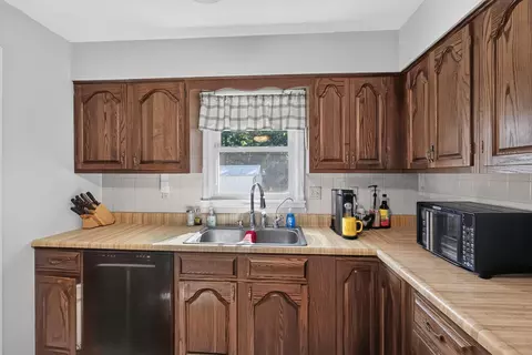 Kitchen - 3900 E Graybill Rd, Sturgeon, MO 65284 photo 3 of 3