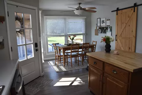 Entry Way - 1850 E Trails End Rd, Sturgeon, MO 65284 photo 2 of 4