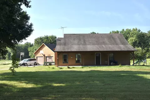 Exterior - 1850 E Trails End Rd, Sturgeon, MO 65284 photo 1 of 11