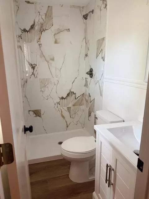 Bath - 1806 Rose Dr, Columbia, MO 65202 photo 2 of 4