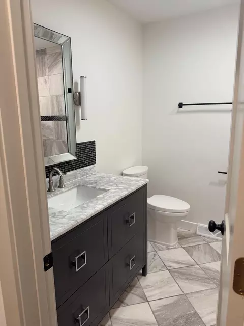 Bath - 1806 Rose Dr, Columbia, MO 65202 photo 4 of 4